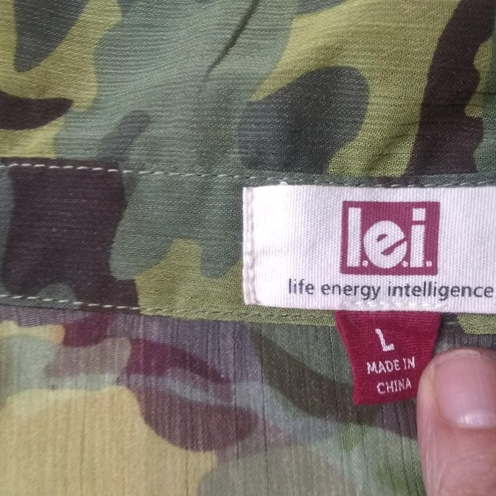 L.E.I. Top - Picture 5 of 5